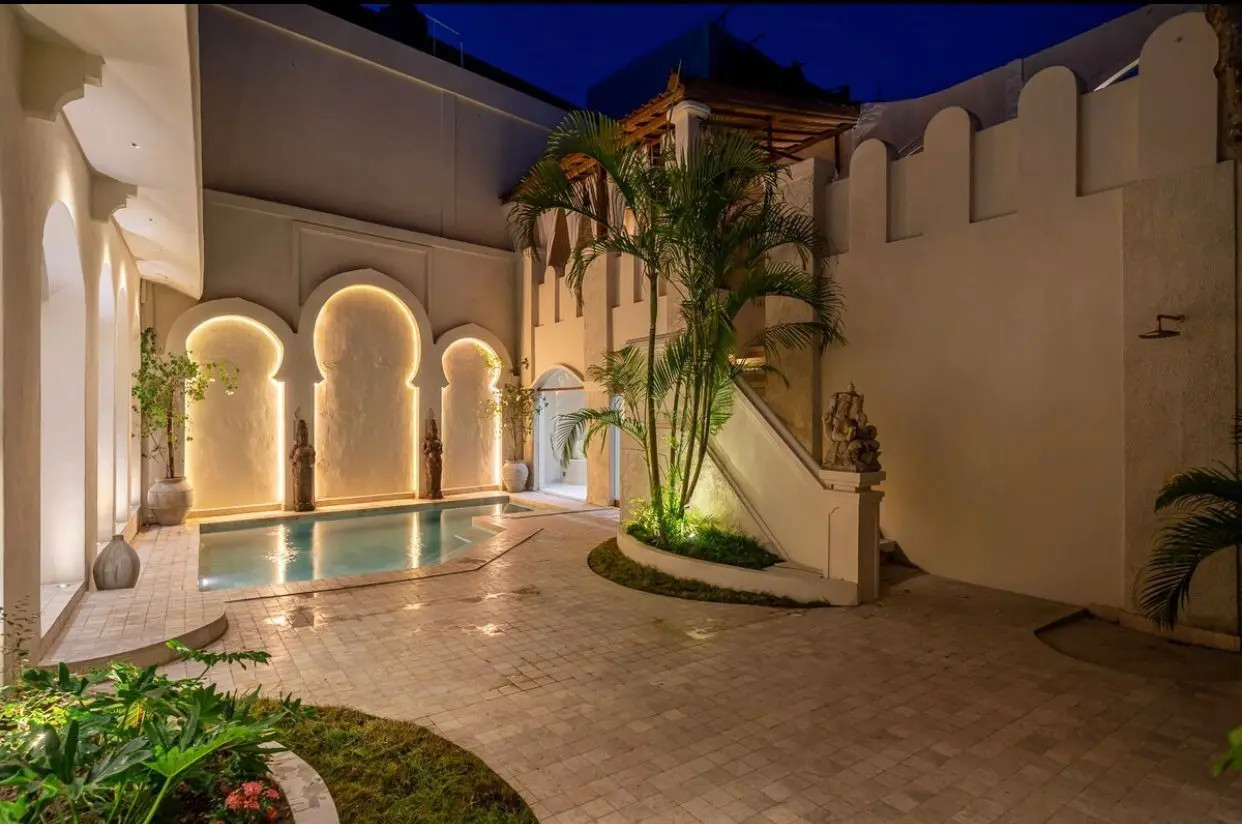 Villa Yamuna: Magnificent 5BR Villa 3Min to Berawa Beach — image 2