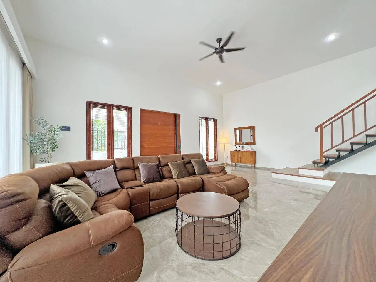 Modern Luxury Brand New Villa - 3 bedrooms in Ungasan — image 2