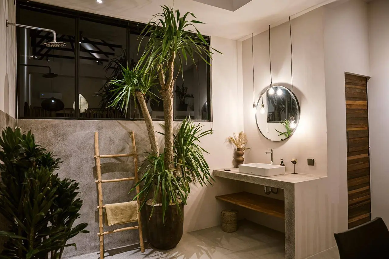 Villa For Rent 2 Bed In Berawa Tibubeneng Bali — image 1