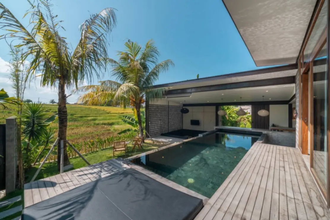 3 BR CEMAGI Designer Villa Ricefield view 1 minutes by the ocean
