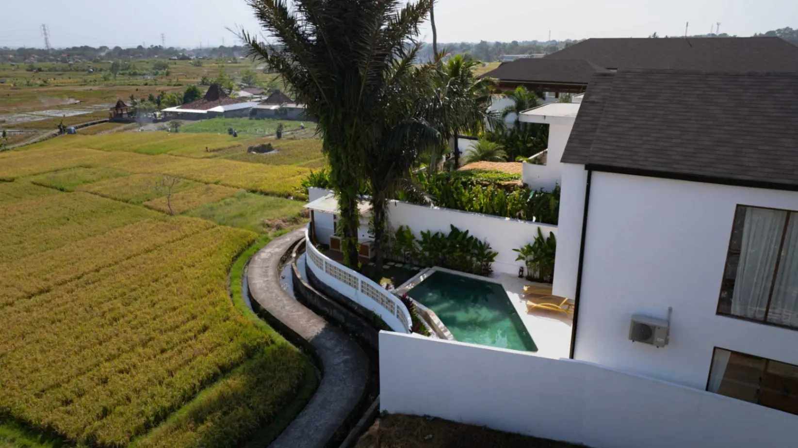 2-Bedroom Villa with Bright Open Living Spaces in Cepaka — image 1