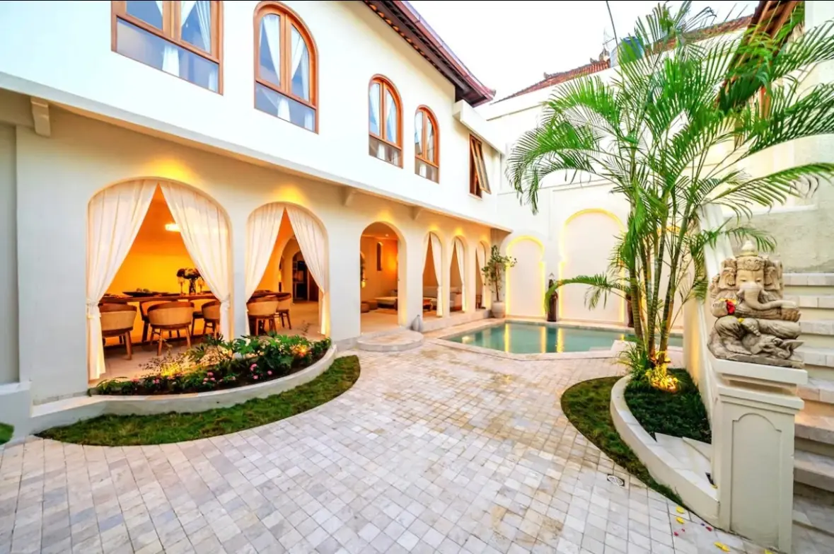 Magnificent 5-Bedroom Villa Berawa beach — image 2