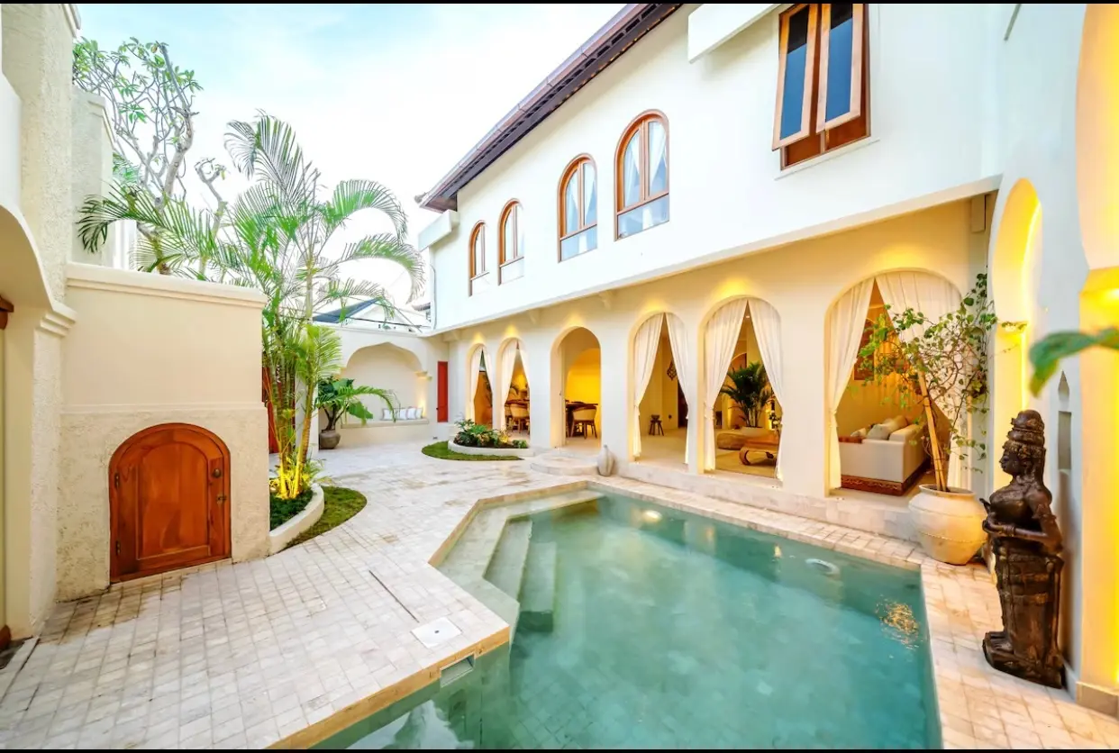 Magnificent 5-Bedroom Villa Berawa beach — image 1