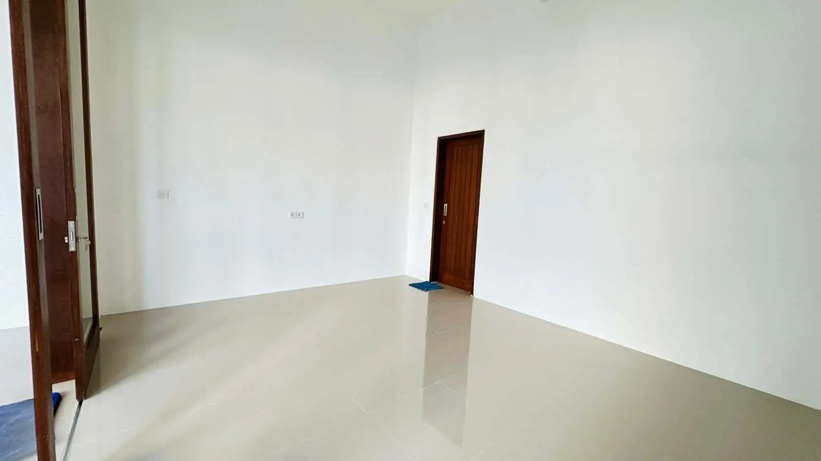 Brand New Modern 2 Bedrooms - Unfurnished Villa — image 2