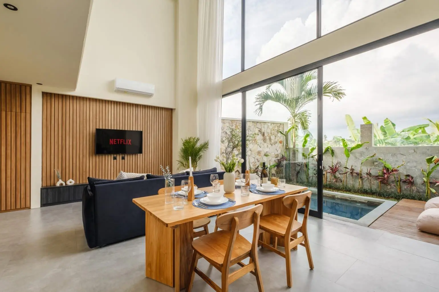 2069 Modern 2-bedroom villa located in the Tumbak Bayukh area of Pererenan.