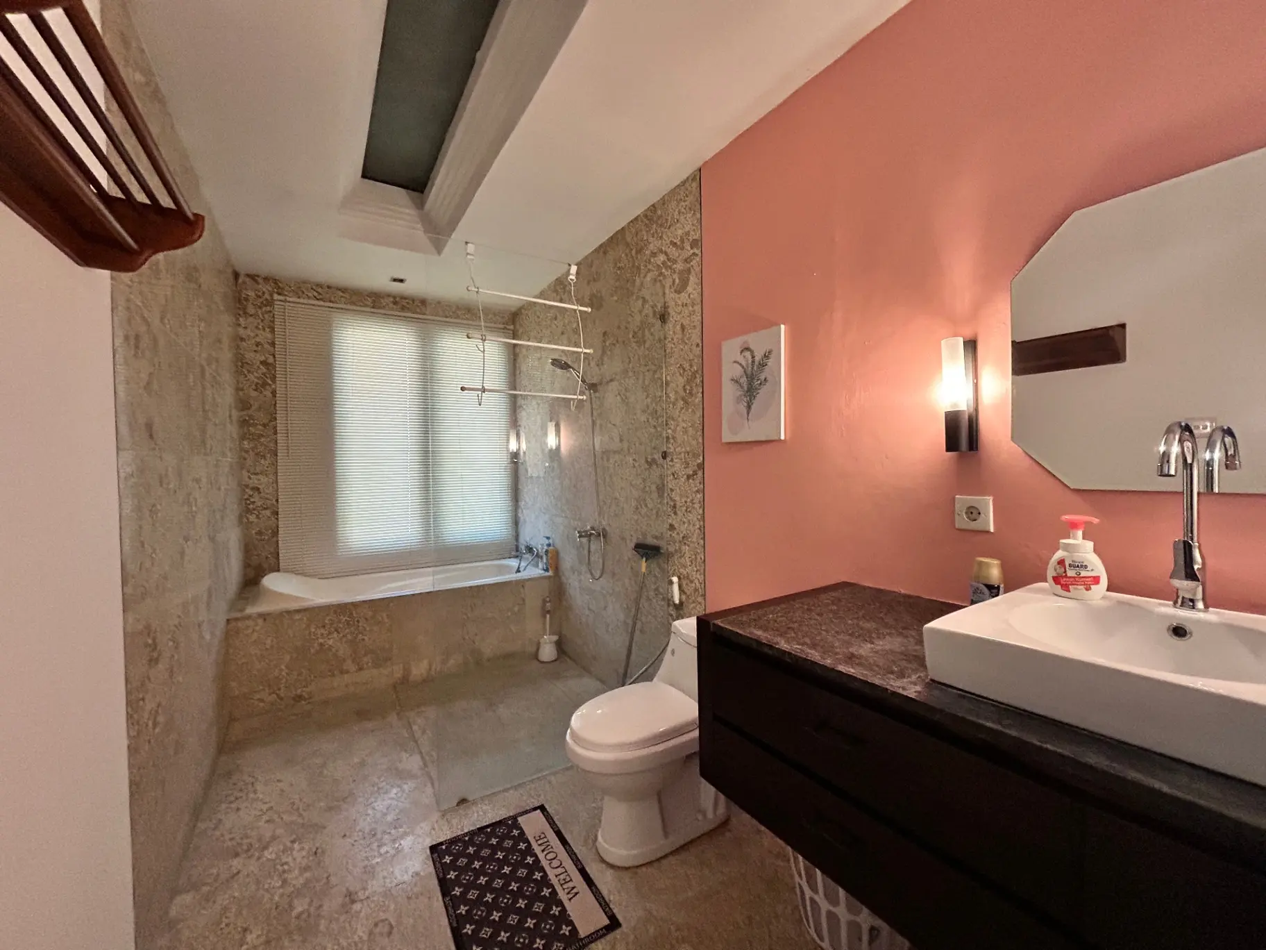 5BR Lux Villa w/ Pool & Prime Location — image 3