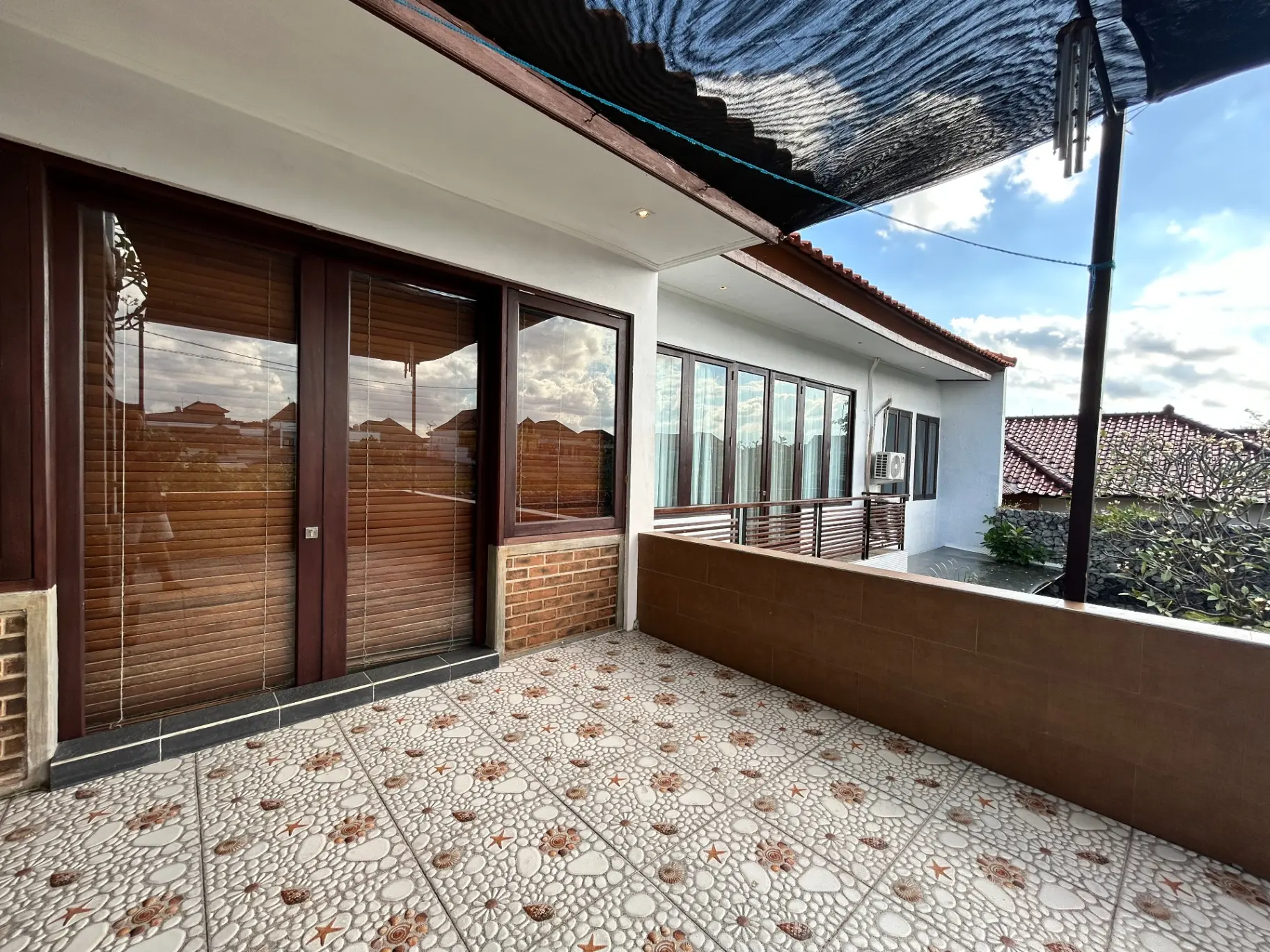 5BR Lux Villa w/ Pool & Prime Location — image 2