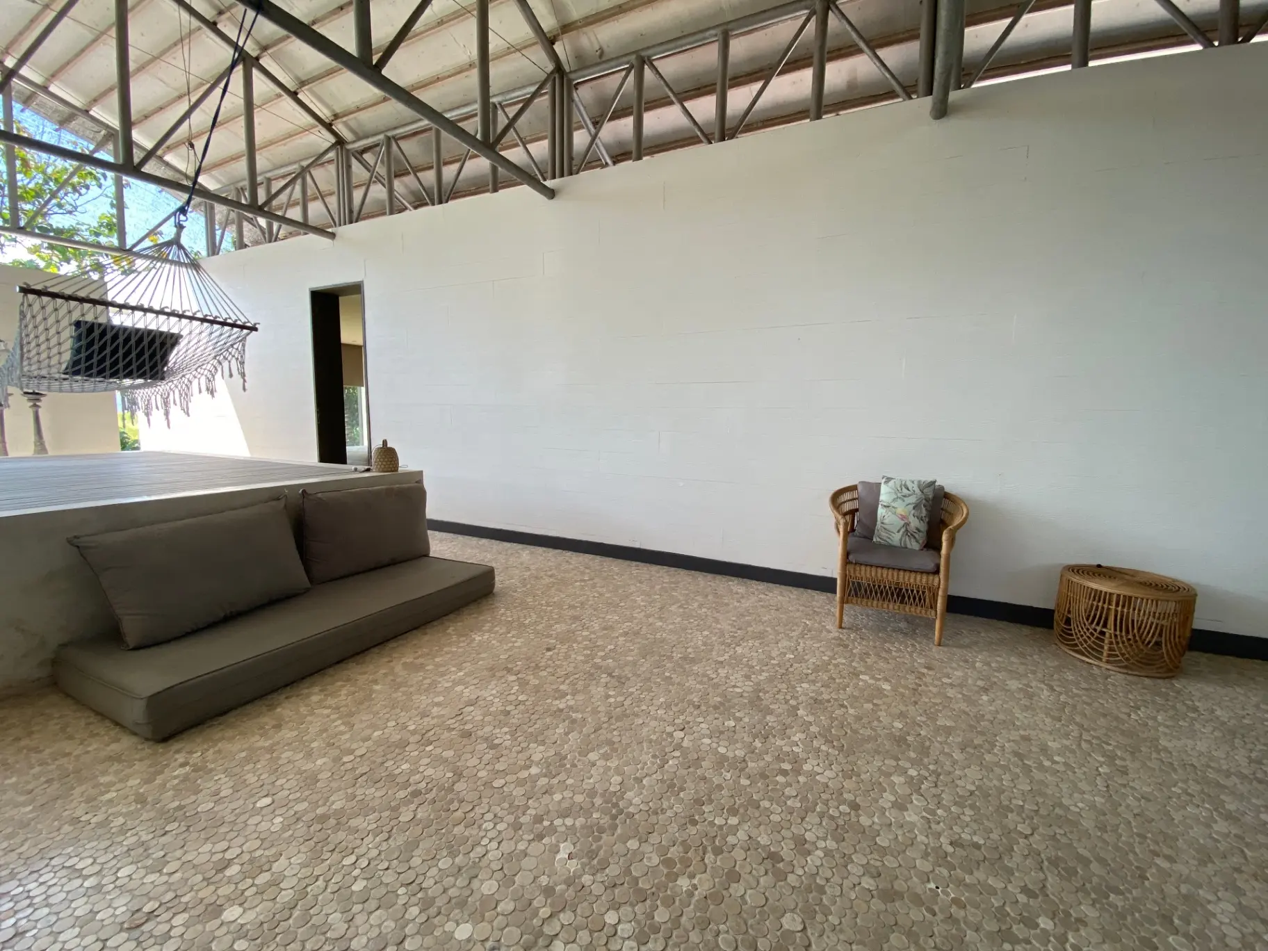 3-Bedroom with Spacious Garden - Cemagi — image 2