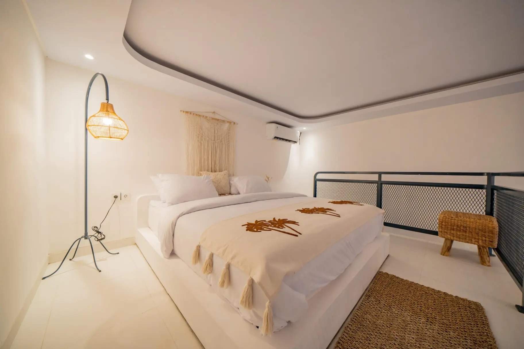 Guest house For Rent 1 Room In Berawa Canggu — image 3