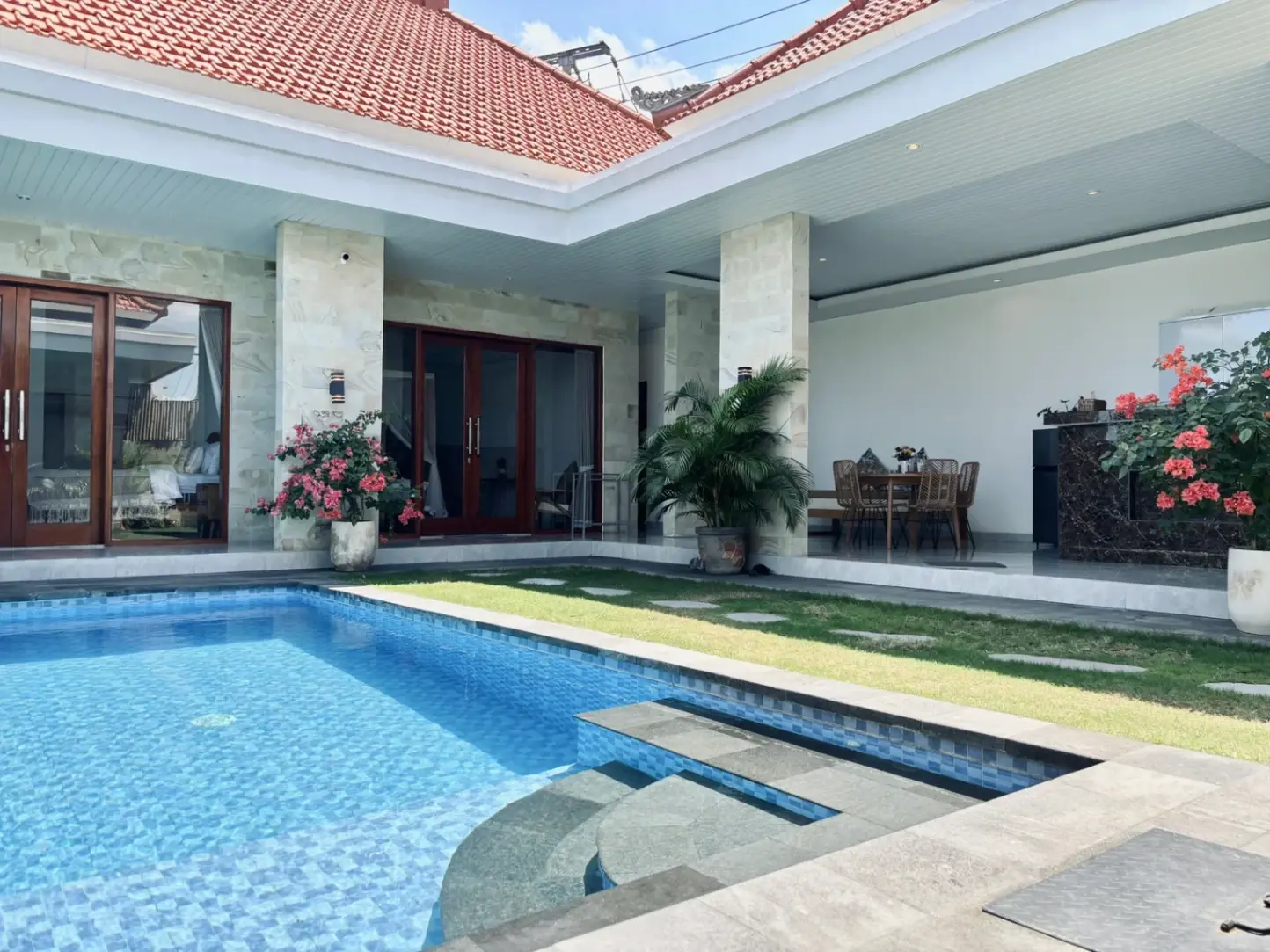 STUNNING 3 – BEDROOM PET-FRIENDLY VILLA WITH PRIVATE POOL INI ABASAN BERAWA