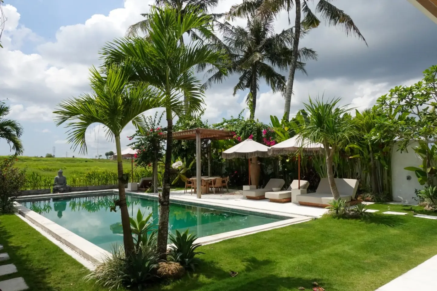 4-Bedroom Villa with Modern Tropical Luxury in Cepaka