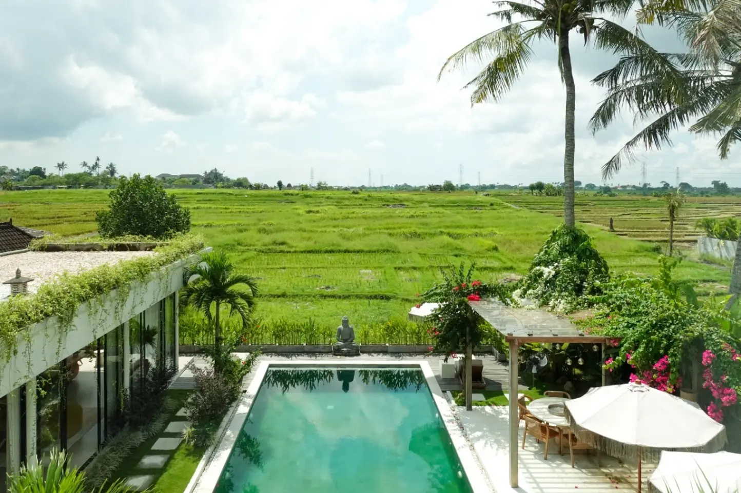 4-Bedroom Villa with Modern Tropical Luxury in Cepaka — image 1