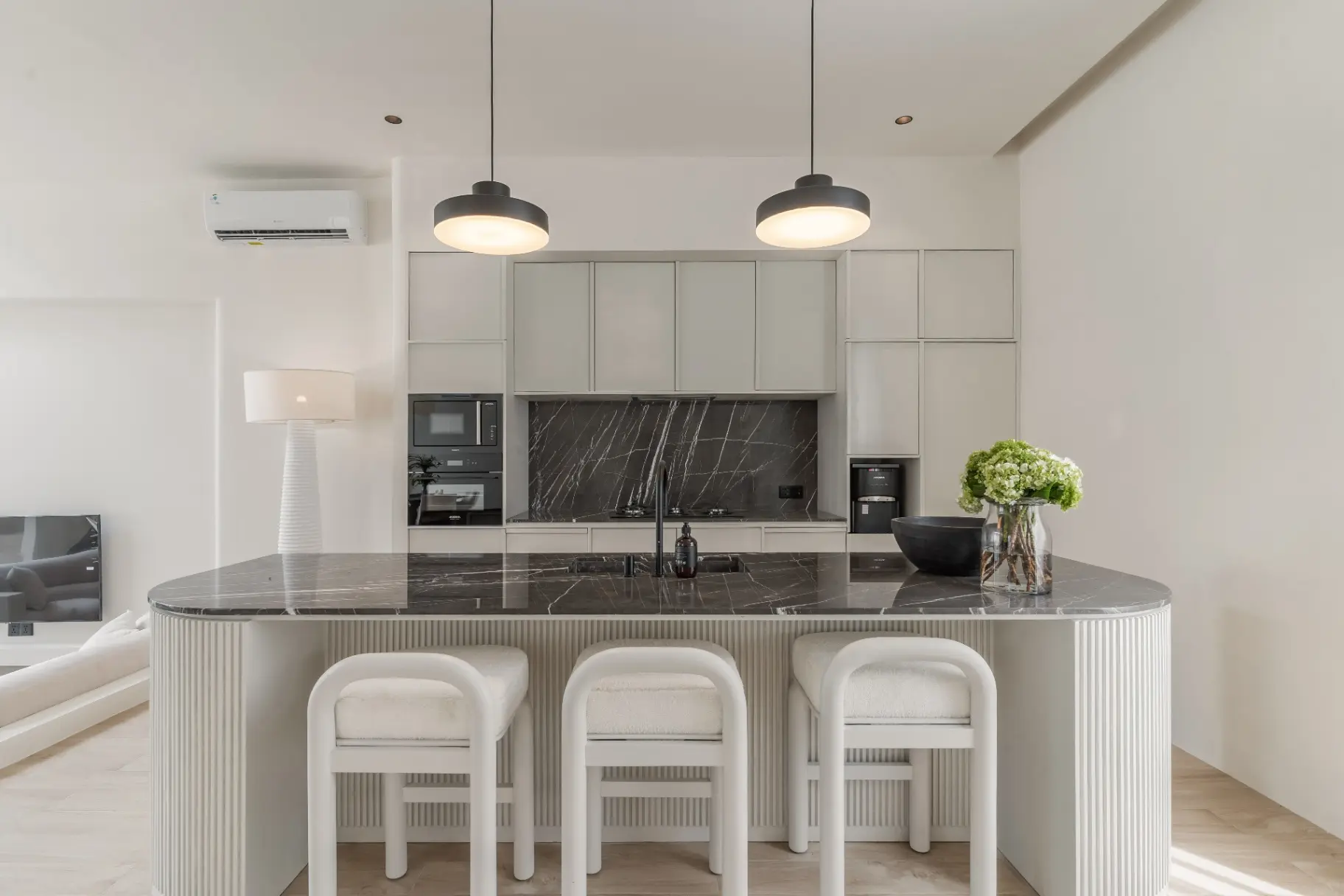 2 BR - REFINED MINIMALIS IN UMALAS — image 1
