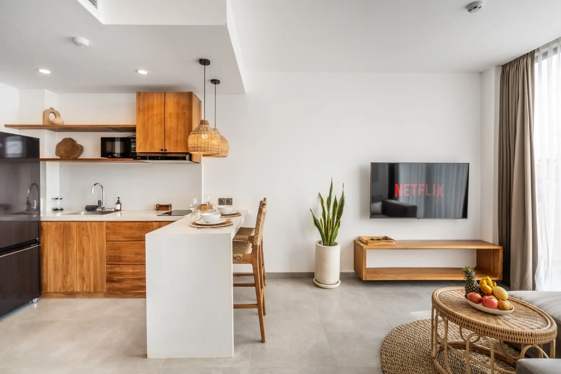 Sunny Muse Studio - 1BR Luxe Canggu | Gym Sauna & Pool Near Beach