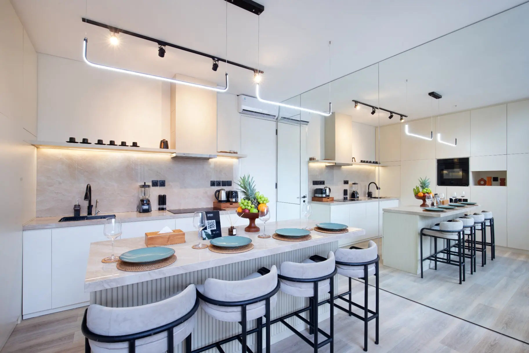 Modern 2BR Oasis Smart Villa Berawa +pool +working space area! — image 4