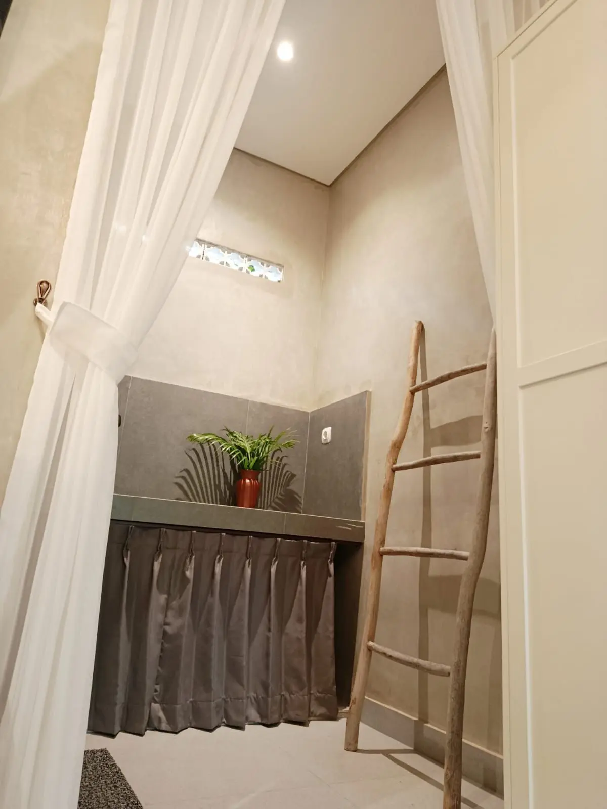 WR 01- FOR RENT VILLA KONTEMPORER TROPICAL IN SANUR — image 4