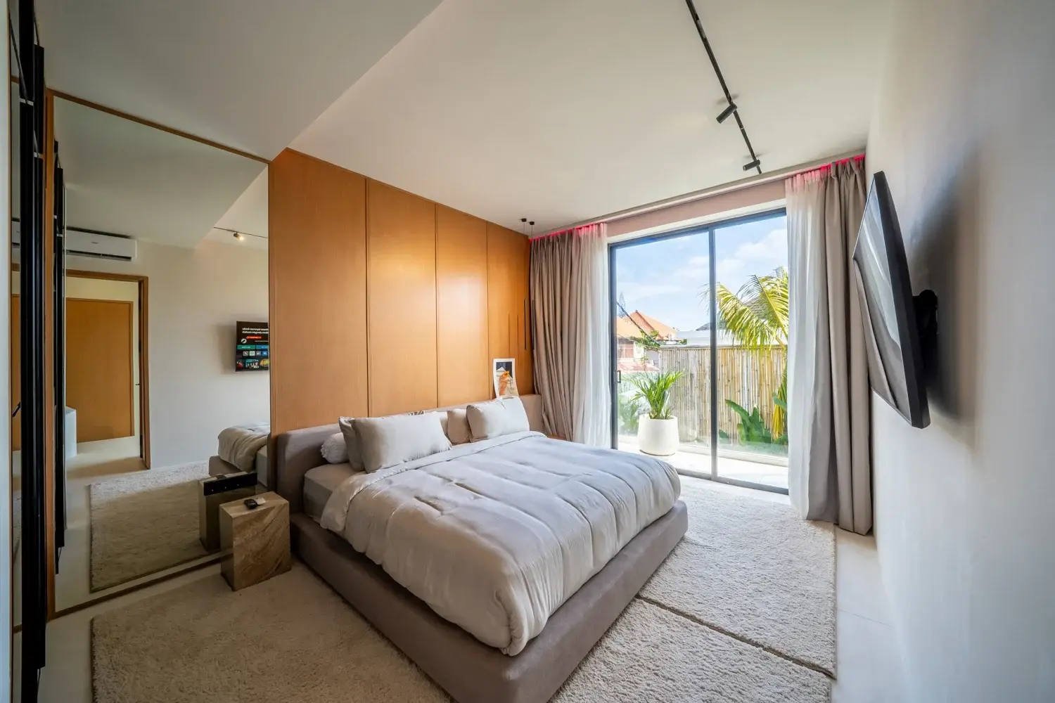 2 BEDROOM LUXURY VILLA IN CANGGU PADONAN — image 2