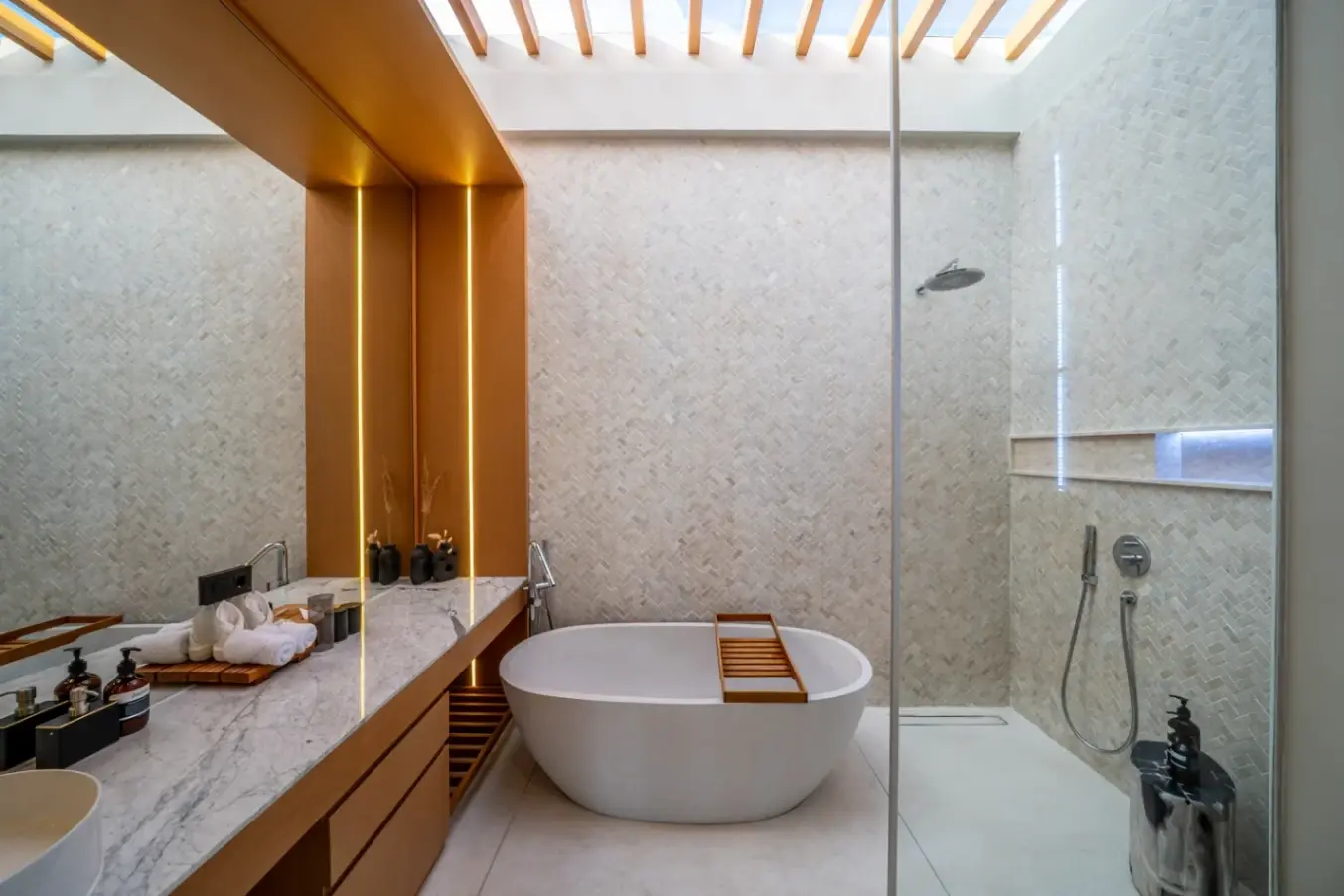 2 BEDROOM LUXURY VILLA IN CANGGU PADONAN — image 3