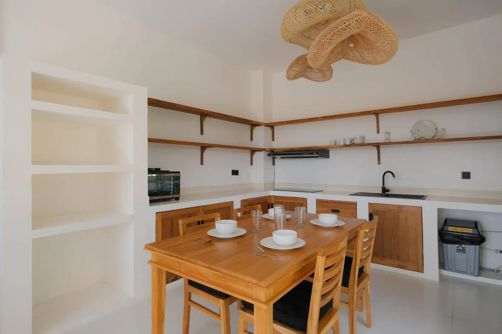 3-bedroom Ocean-view Villa in Uluwatu — image 1