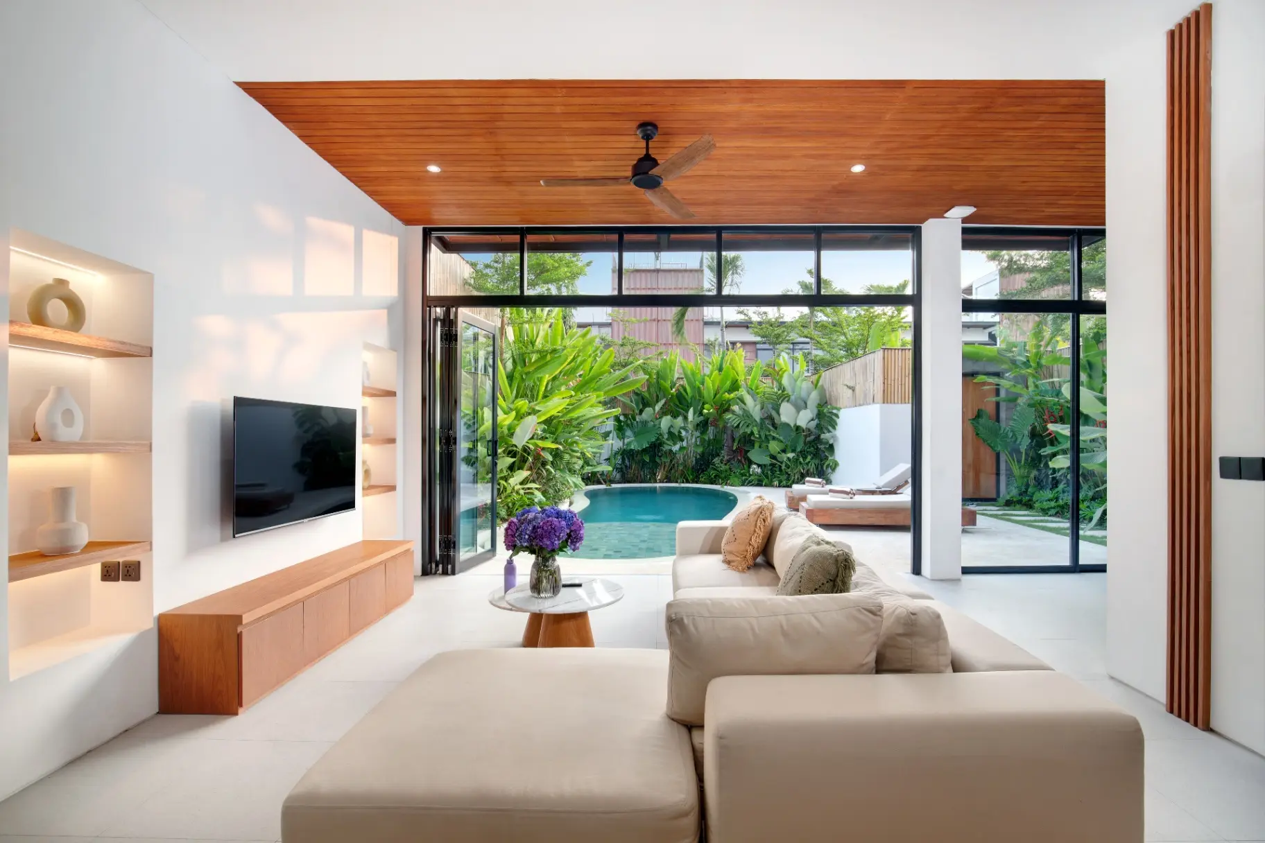 3BR Paradise Villa in Central of Canggu! +Rooftop & pool. Aquamarine Villa I