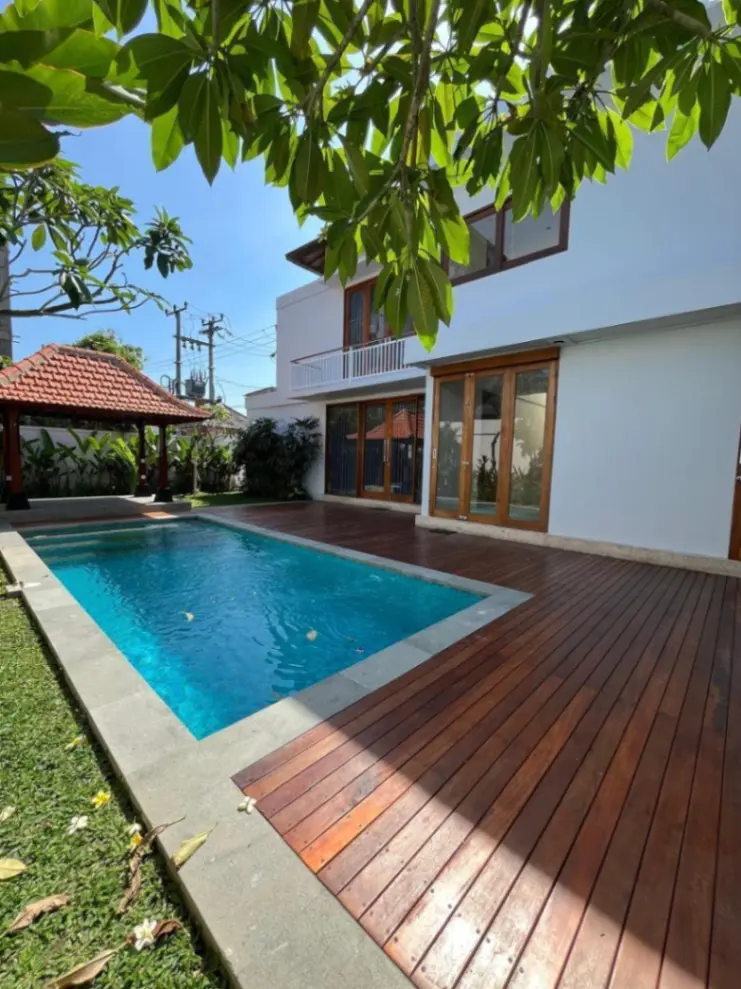 3BR SUPER SPACIOUS VILLA LEASEHOLD IN TUMBAK BAYU — image 3