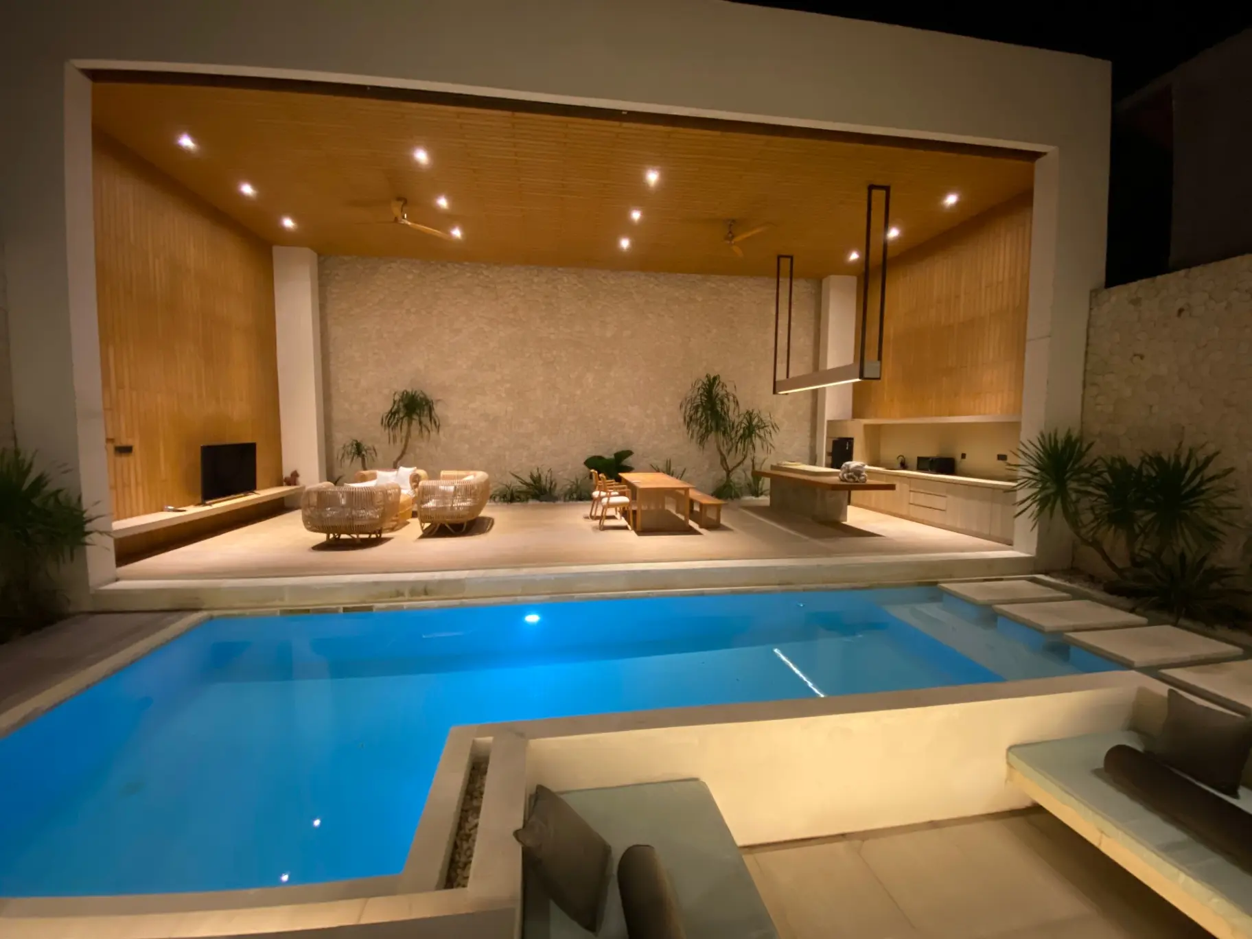 3BR Modern Villa in Cemagi — image 2