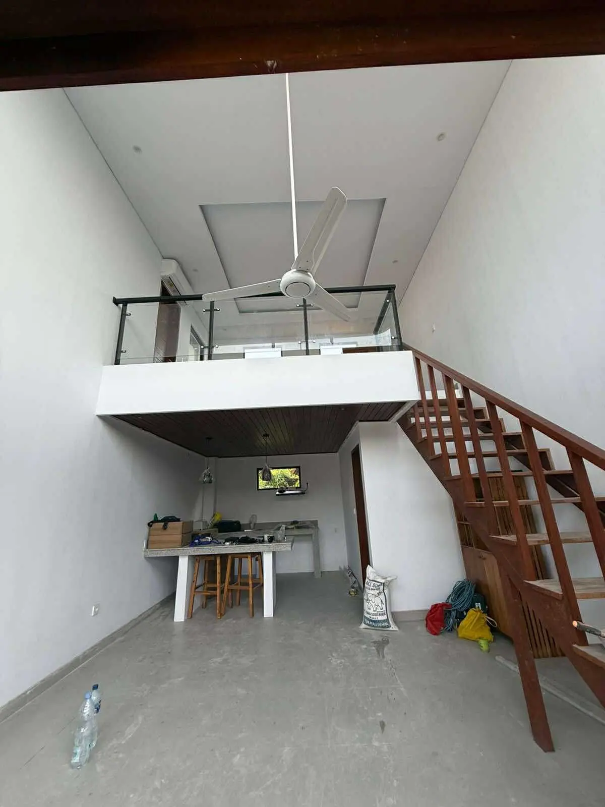 Mezzanine bedroom private pool and a small terrace — image 2