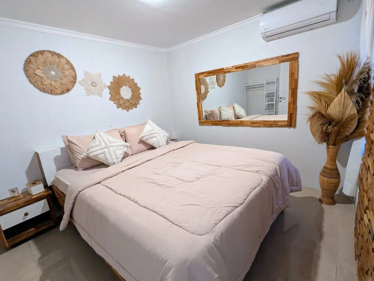 Special Price-Homey and Comfortable 2 Bedroom House — image 1