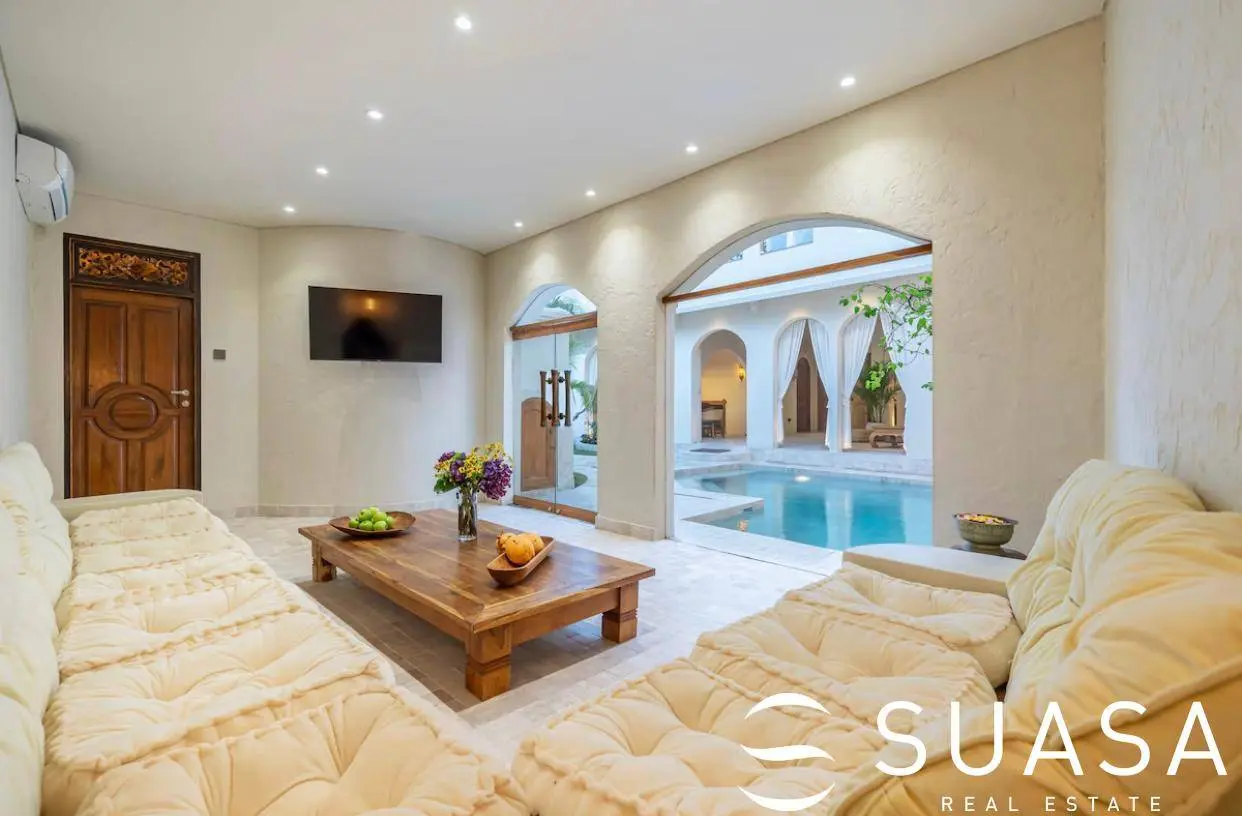 For Rent - Luxury 5-Bedroom Villa in Berawa Canggu — image 1