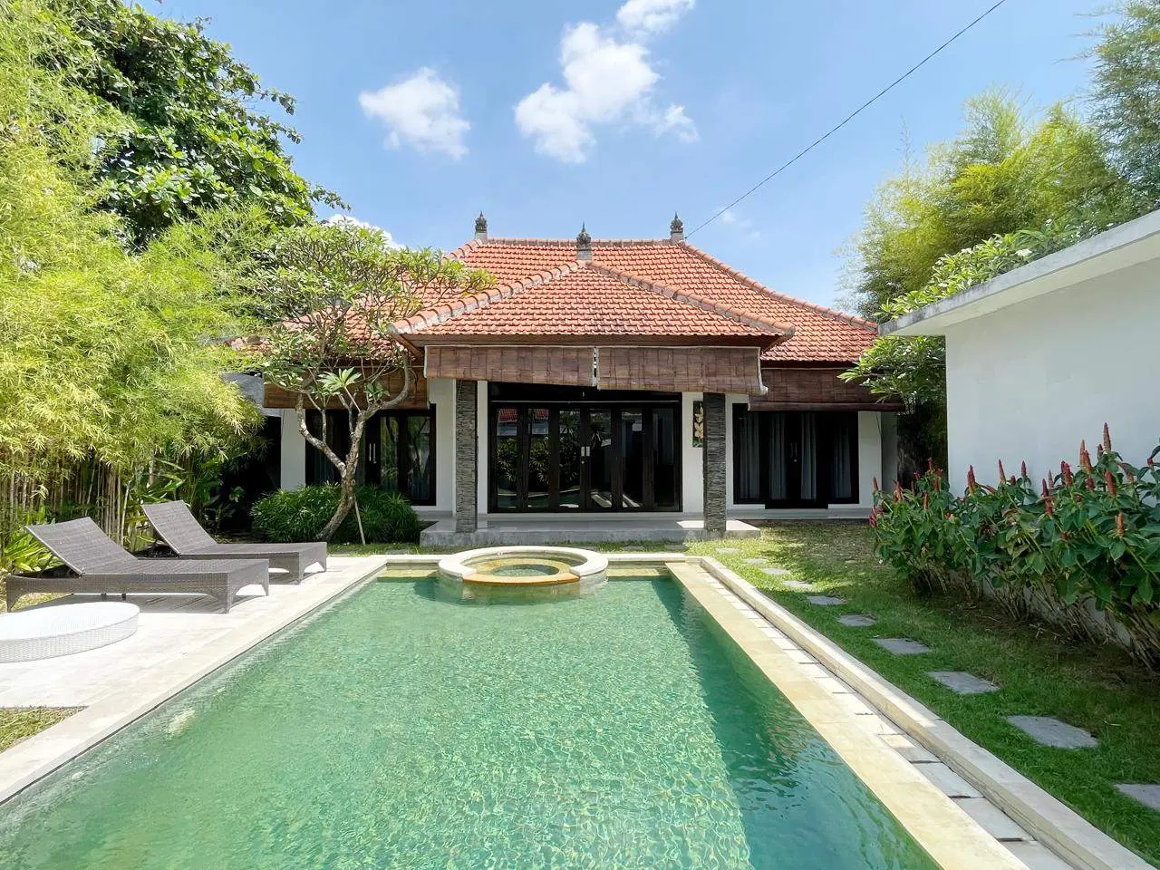 Spacious Villa with Garden in Seminyak