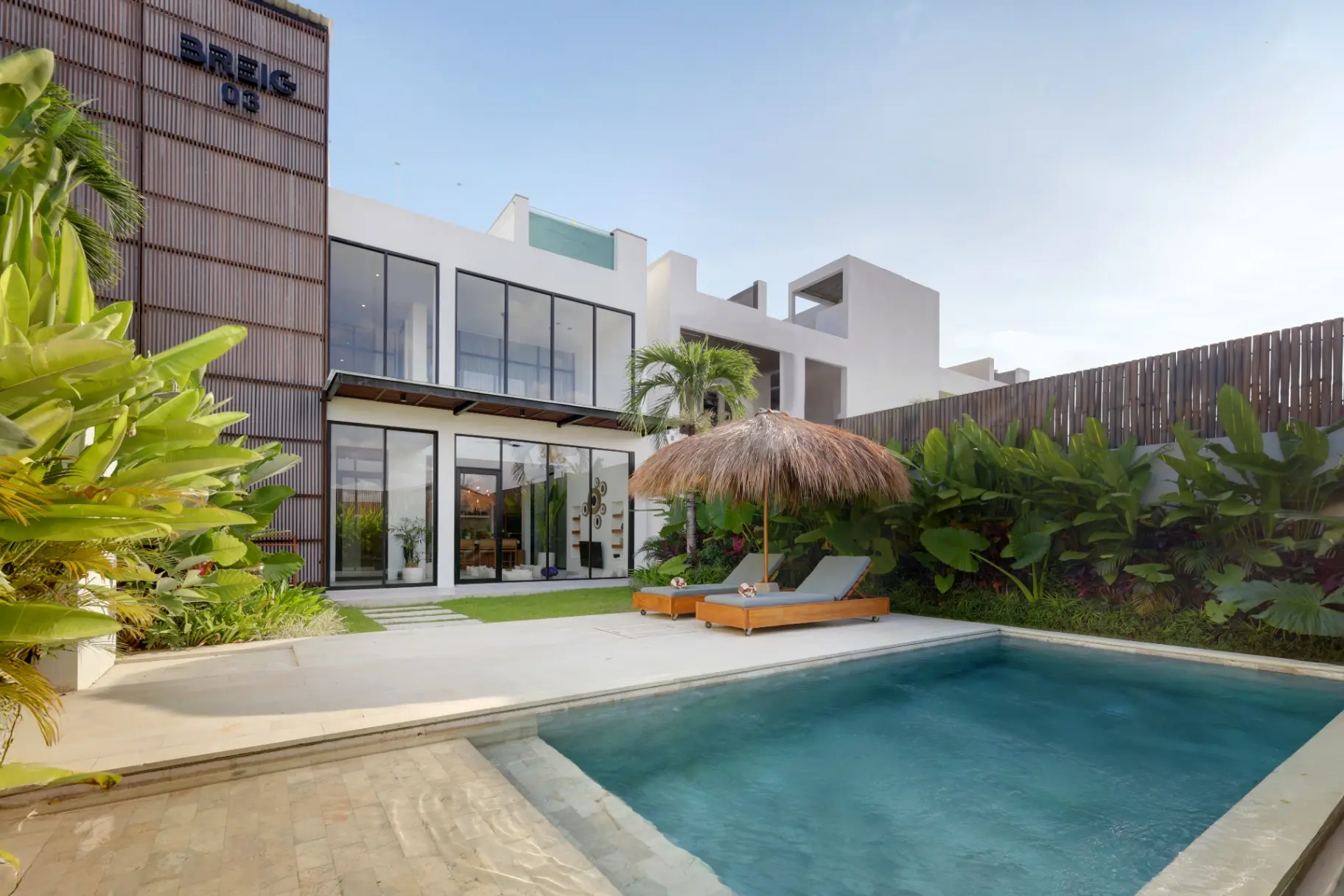 3BR Tropical Aquamarine Villa II Canggu Batu Bolong +Pool Garden Rooftop!