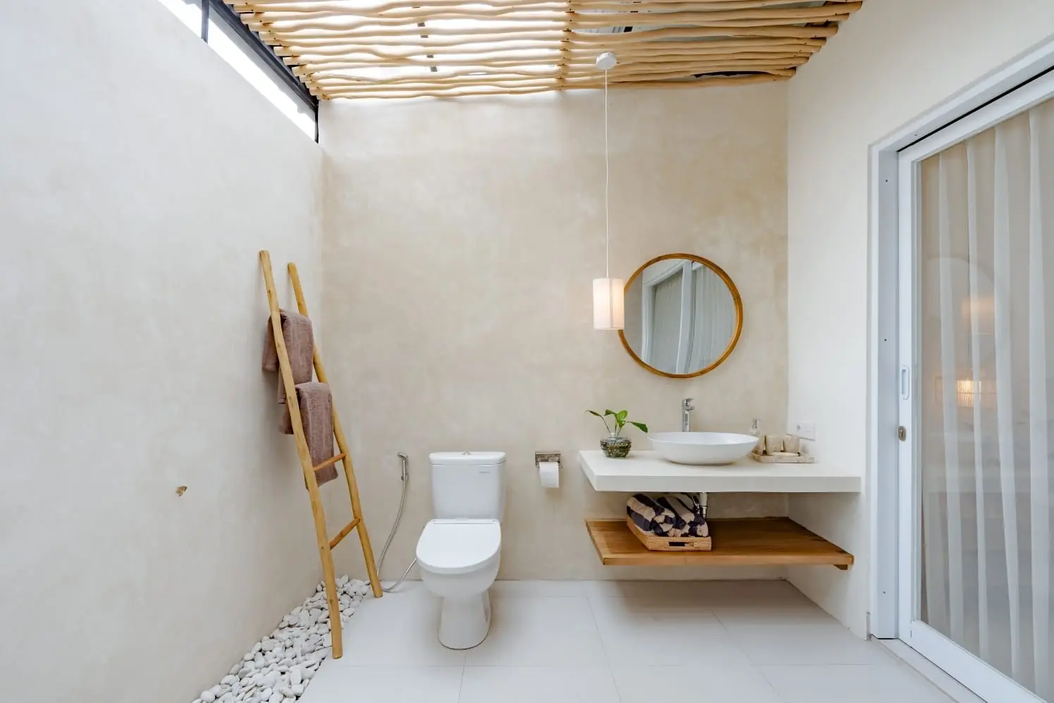 Villa For Rent 3 Bed In Berawa Tibubeneng Bali — image 1