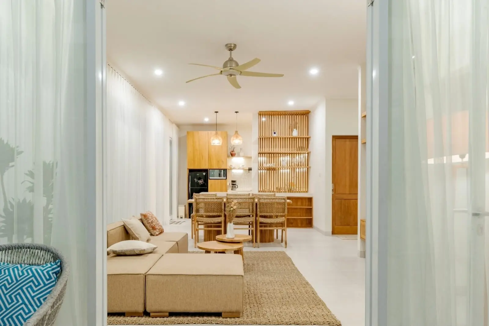 Villa For Rent 3 Bed In Berawa Tibubeneng Bali — image 4