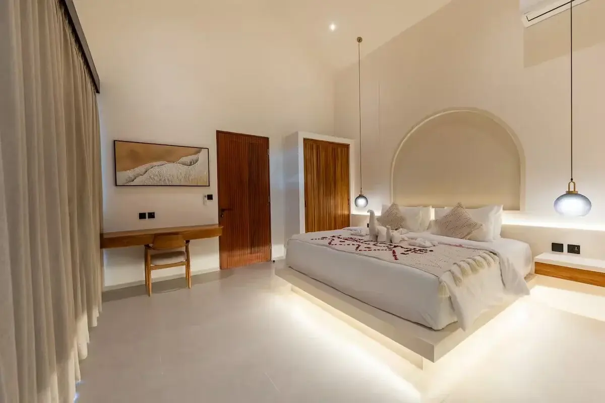4 BEDROOM BRAND-NEW LUXURY VILLA WITH JACUZZI POOL & CINEMA — image 3
