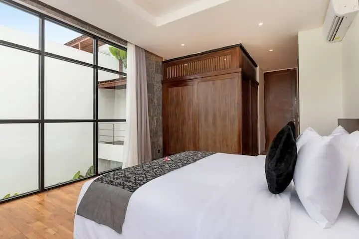 Villa For Rent 3 Bed In Berawa Tibubeneng Bali — image 1
