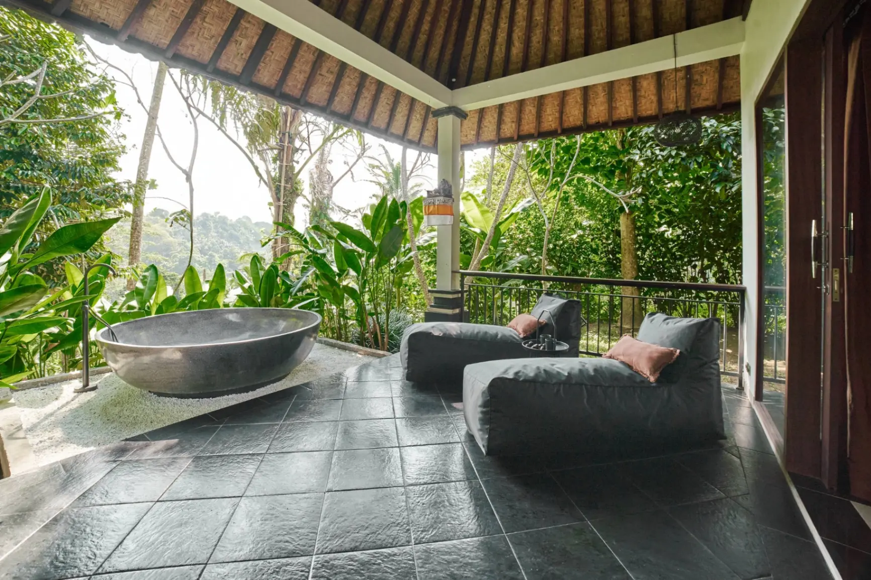 Stunning Jungle & River View Villa 🌿