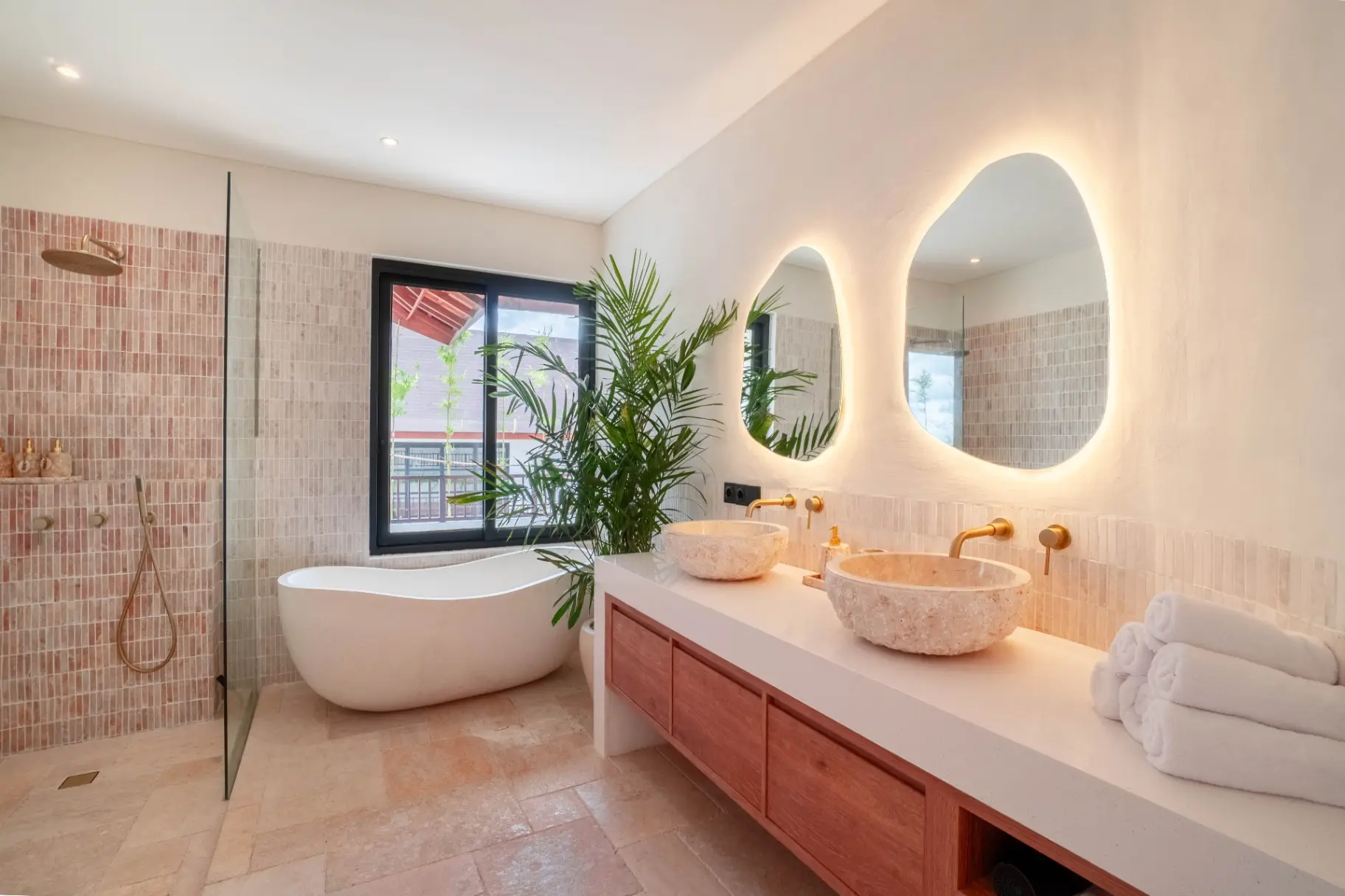 Stunning 4 Bedroom Family Villa Near The Beach in Seseh — image 1