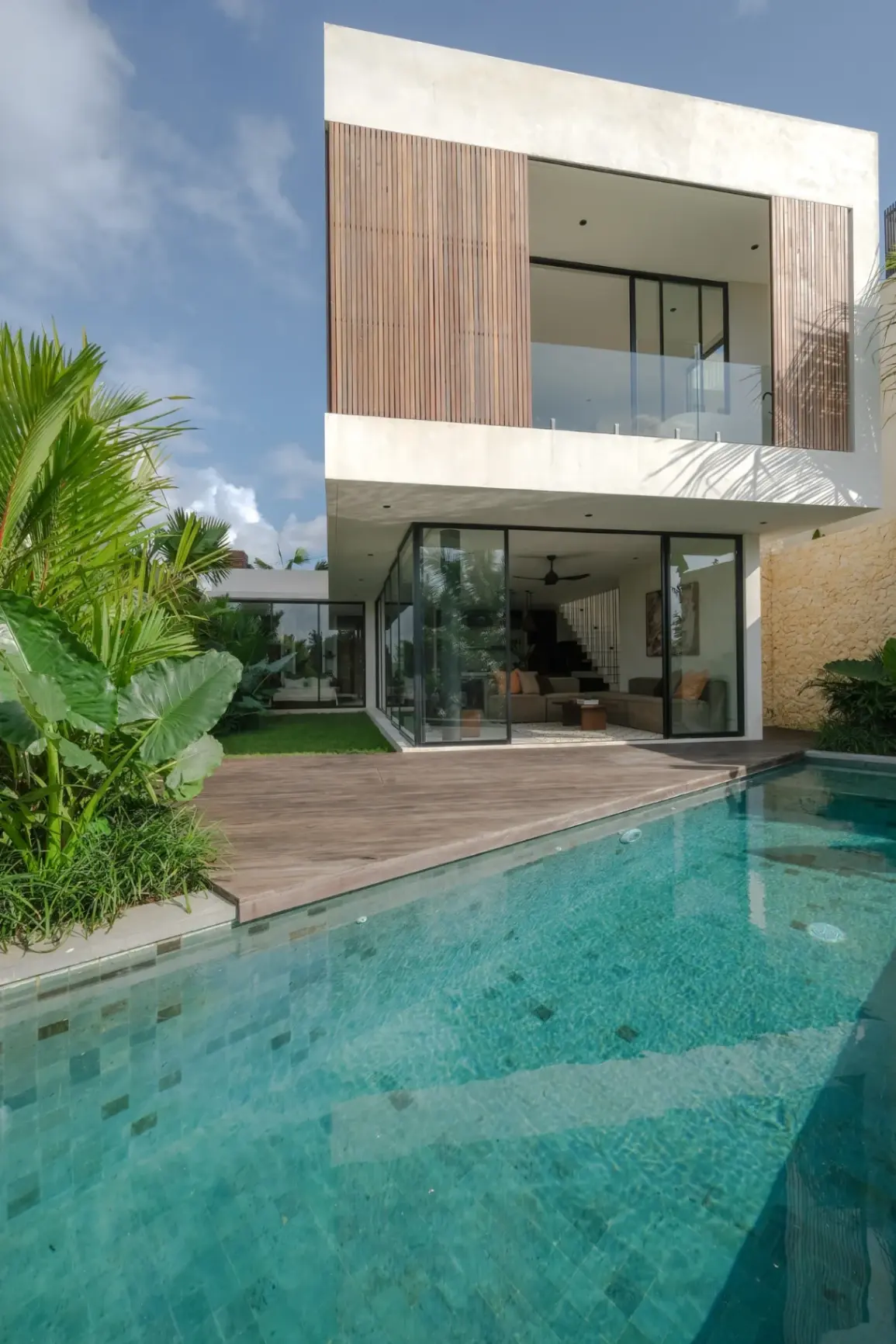 3 BEDROOM TROPICAL LUXURY VILLA FOR FREEHOLD IN NYANYI