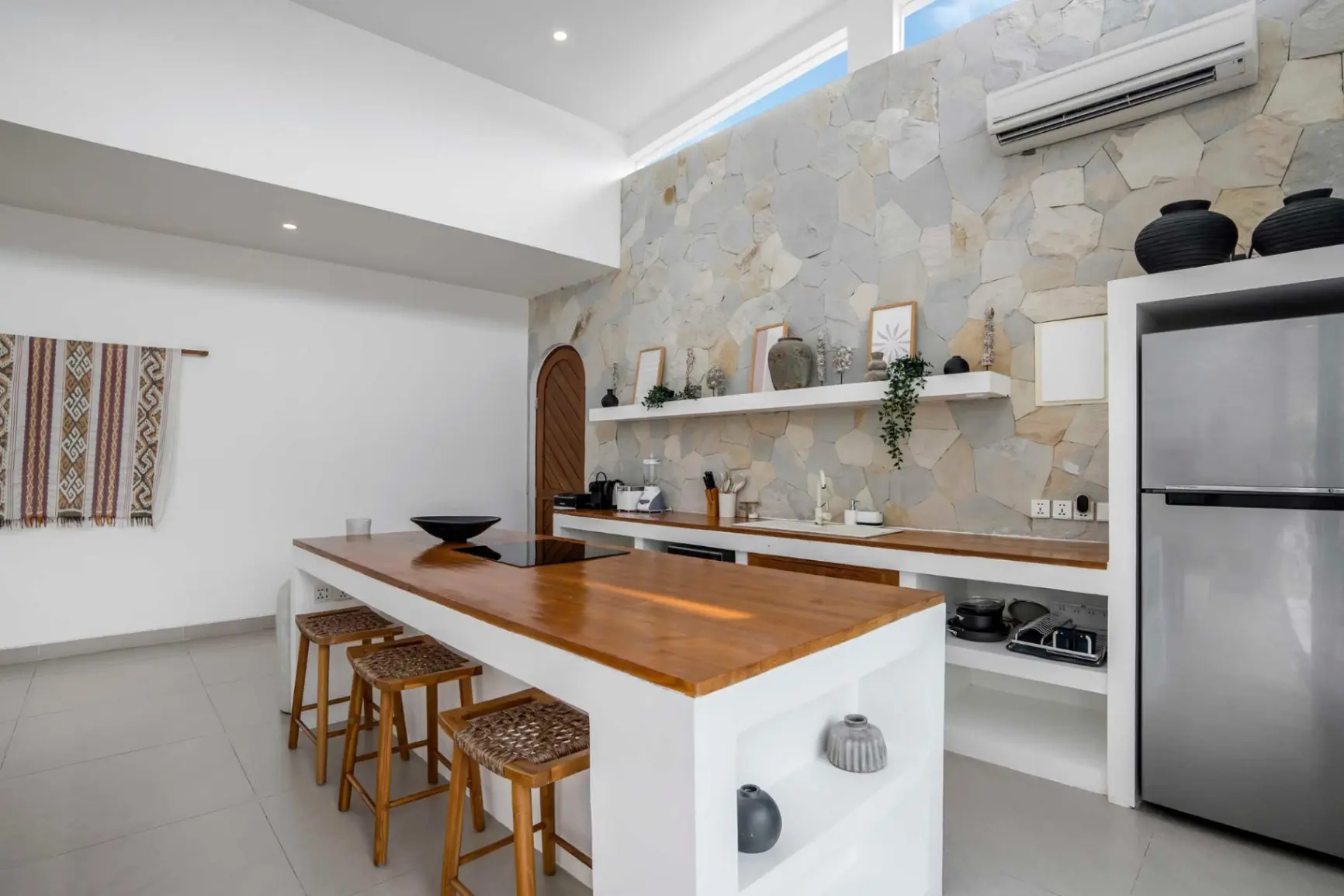Villa Kanina - Spacious 3BD Villa Close to Bingin Beach — image 4