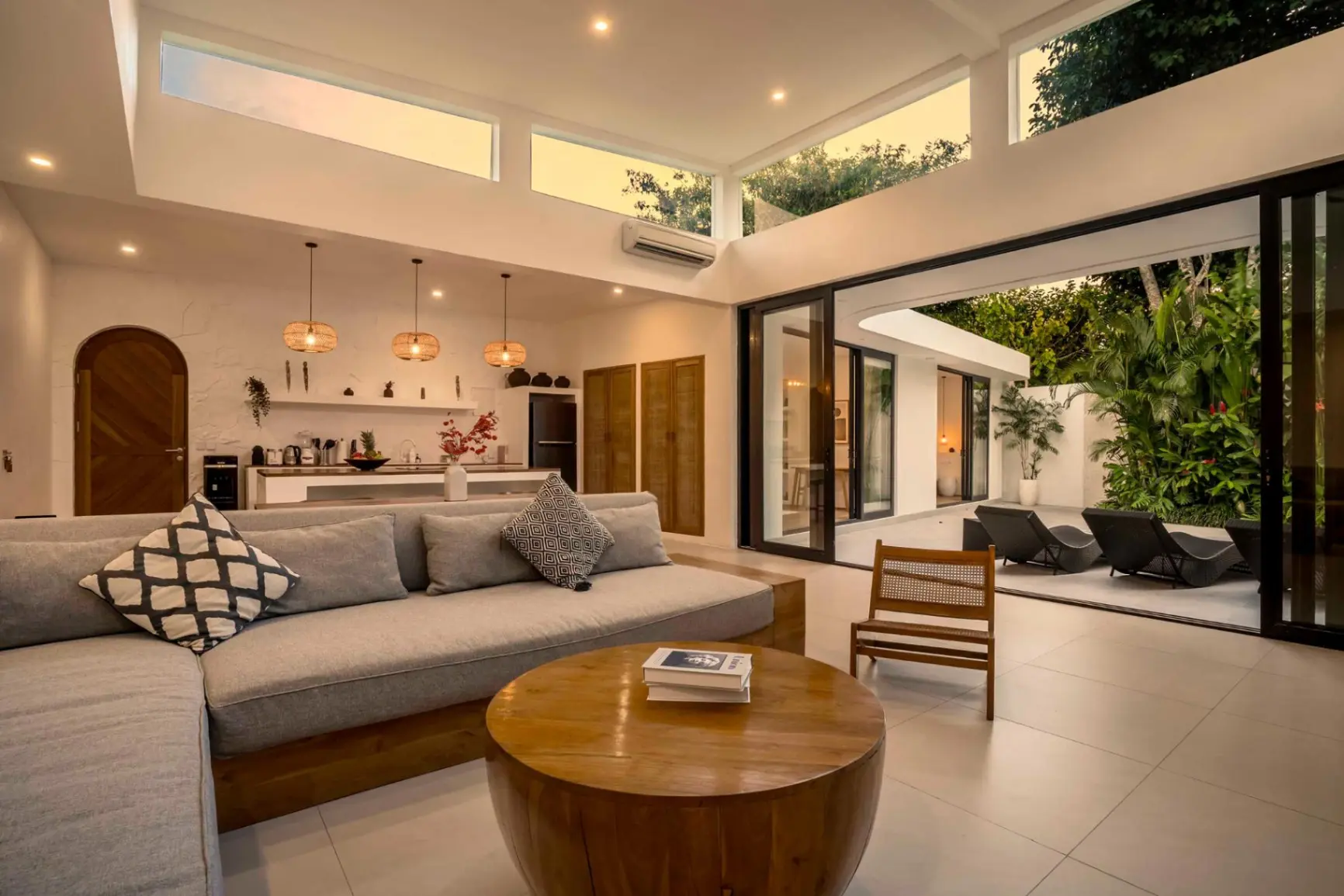 Villa Barsa - Luxury 3BR Villa close to Bingin Beach — image 3