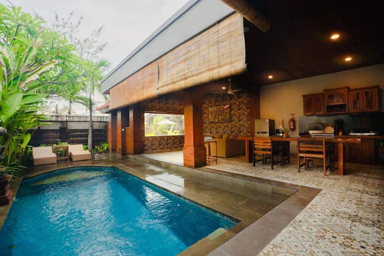 2 BEDROOM BEACHFRONT VILLA IN CANGGU PADANG LINJONG — image 1