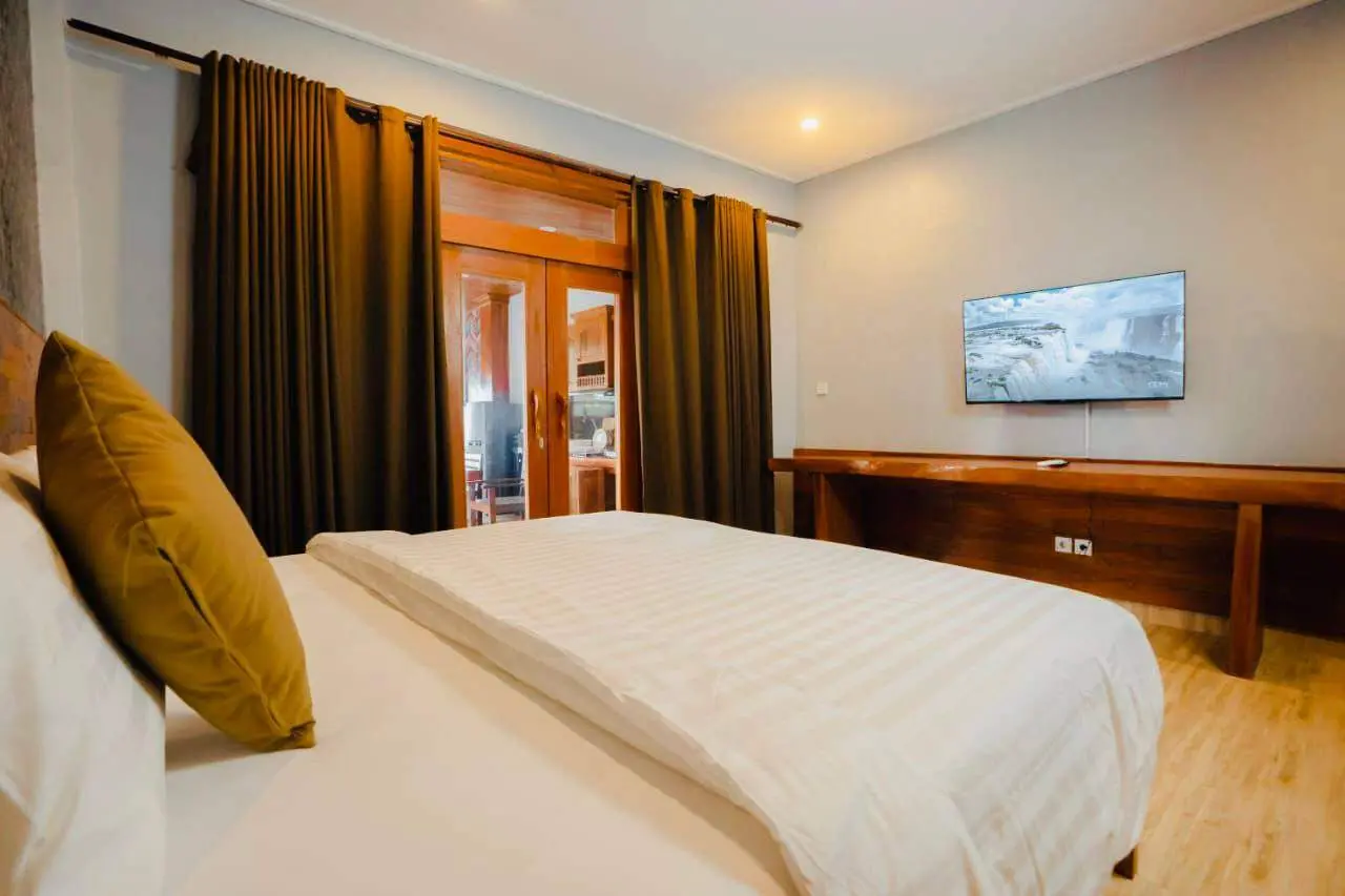 2 BEDROOM BEACHFRONT VILLA IN CANGGU PADANG LINJONG — image 3