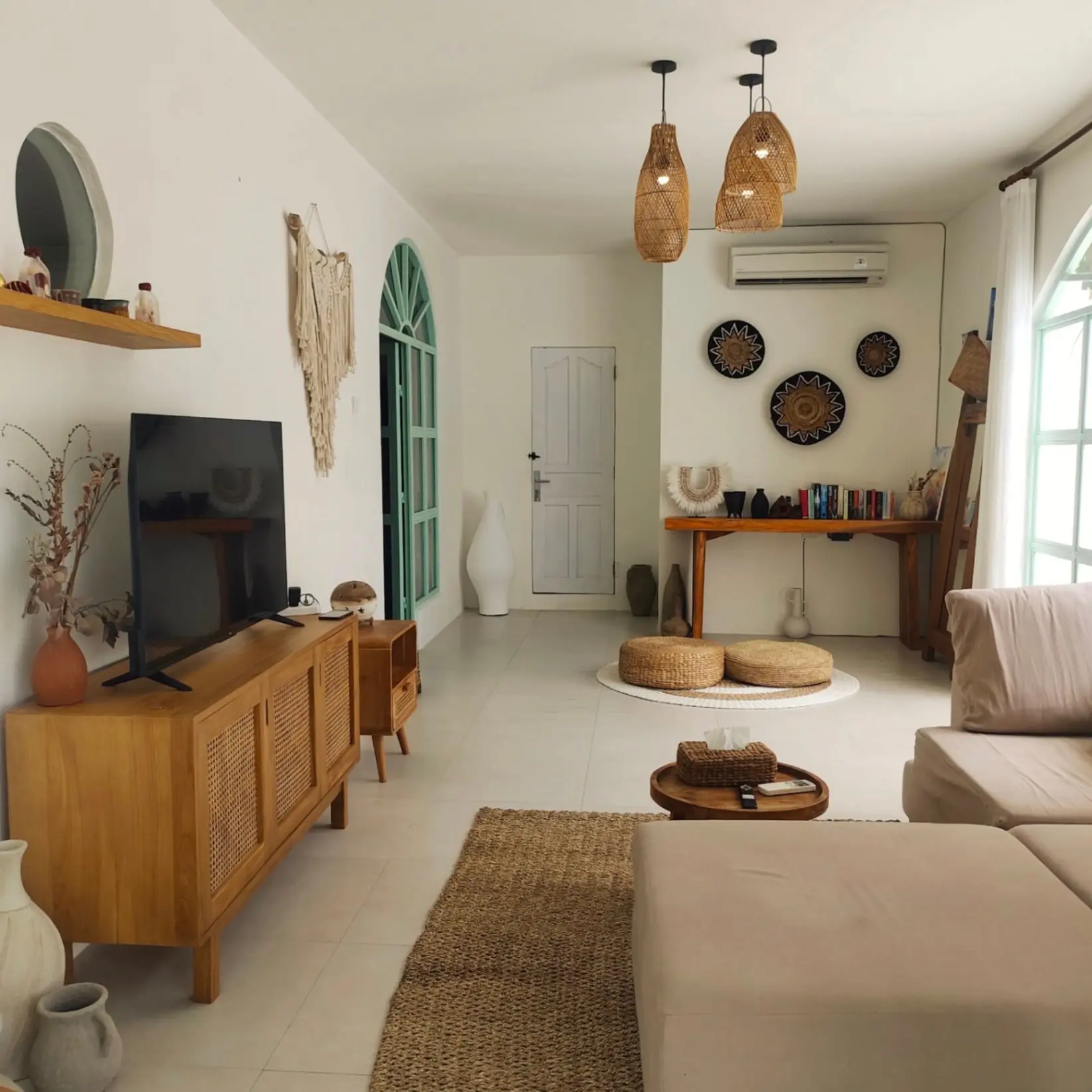Chic 2-Bedroom Villa with Private Pool in Padonan