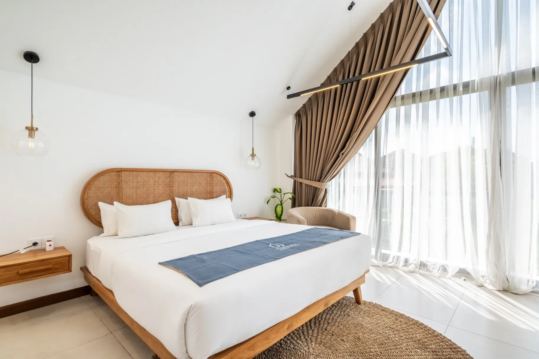 Premier Umalas - Luxe 2BR Canggu | Pool Near Petitenget Beach — image 3