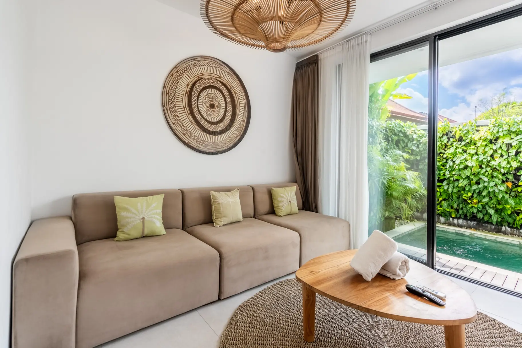 Premier Umalas - Luxe 2BR Canggu | Pool Near Petitenget Beach — image 4