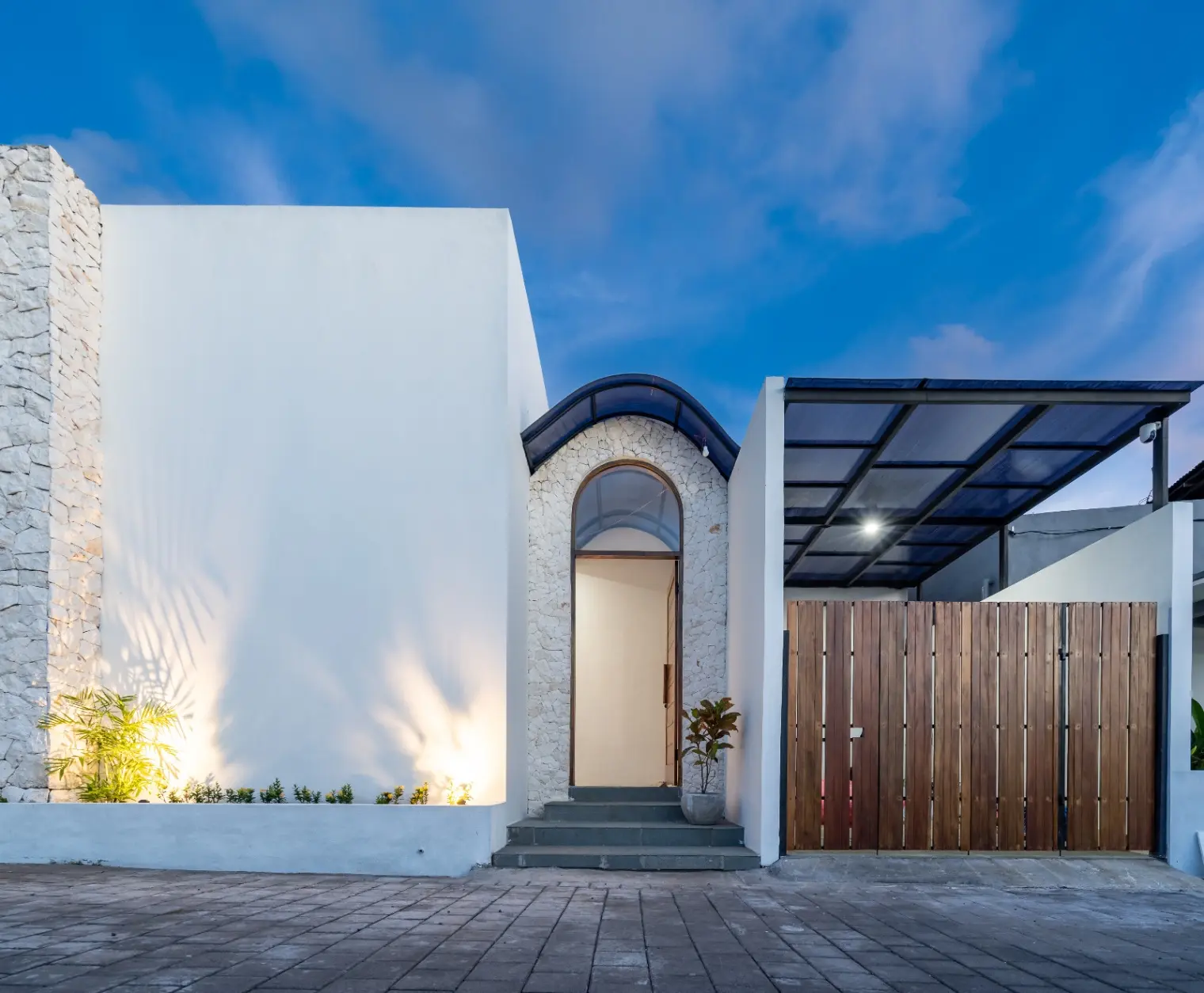 NEW 2 BR VILLA FOR MONTHLY / YEARLY RENTAL in KEDUNGU Area — image 1