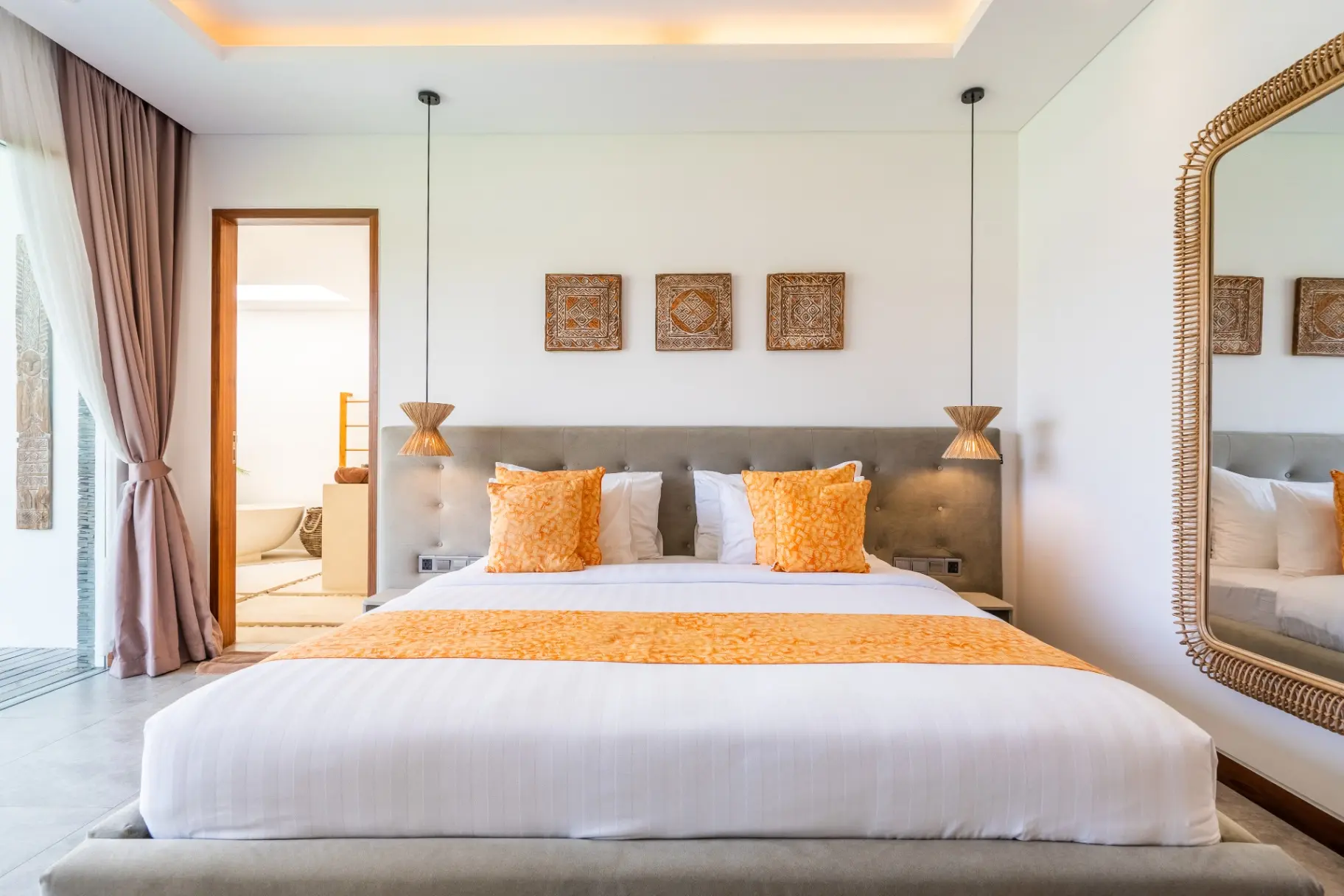 Flores - Luxury 4BR Berawa Villa | Garden Pool & Bathtub — image 4