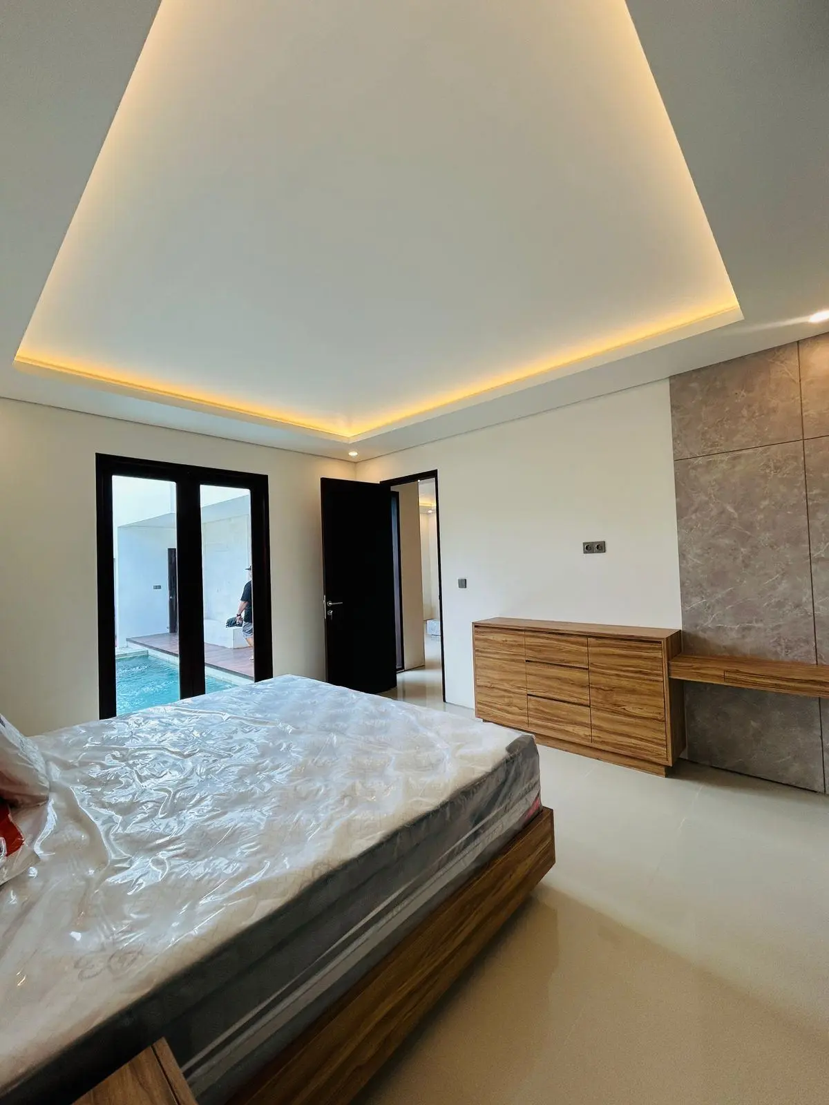Gorgeous Quiet Modern Enclosed 3 Bedroom Villa in Umalas — image 3