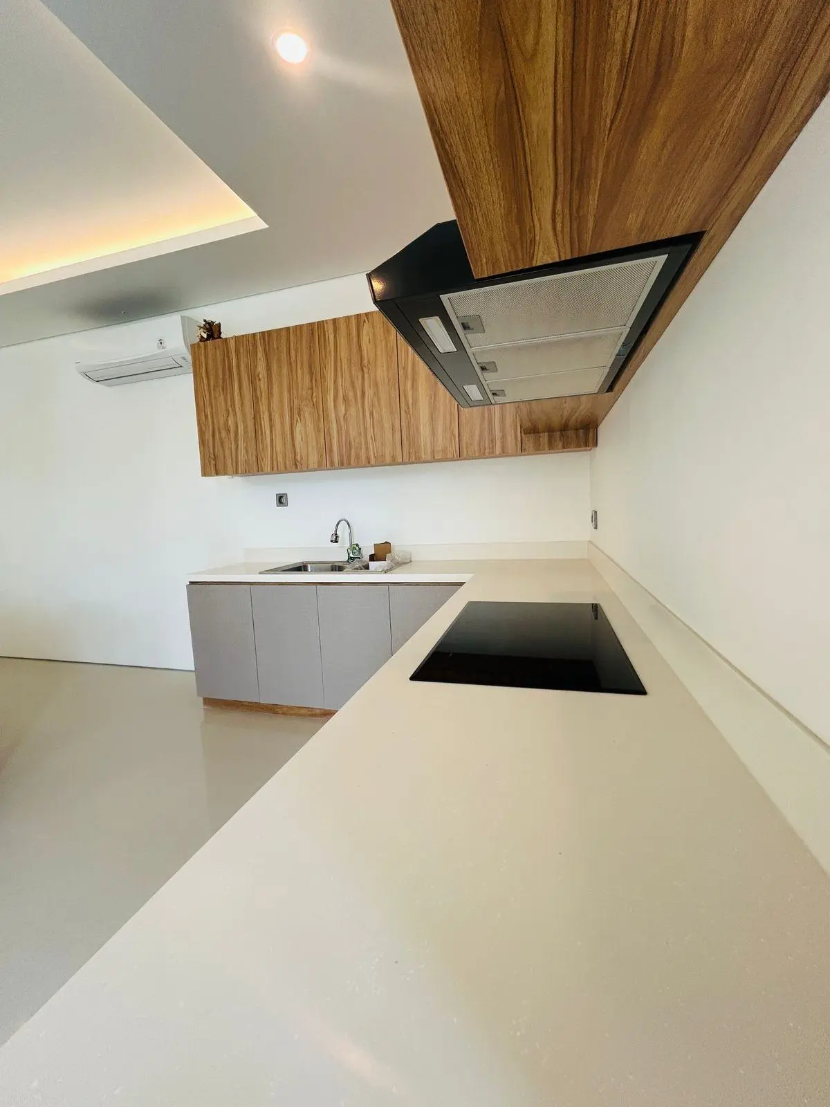 Gorgeous Quiet Modern Enclosed 3 Bedroom Villa in Umalas — image 1