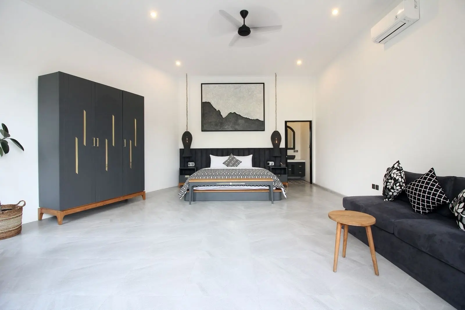 Villa For Rent 3 Bed In Berawa Tibubeneng Bali — image 1